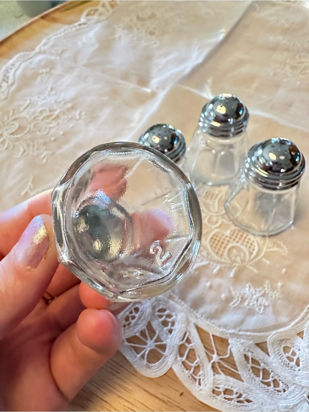 Vintage Set 4 Clear Glass Salt Pepper Shakers Chrome Mushroom Lids - Picture 4 of 5
